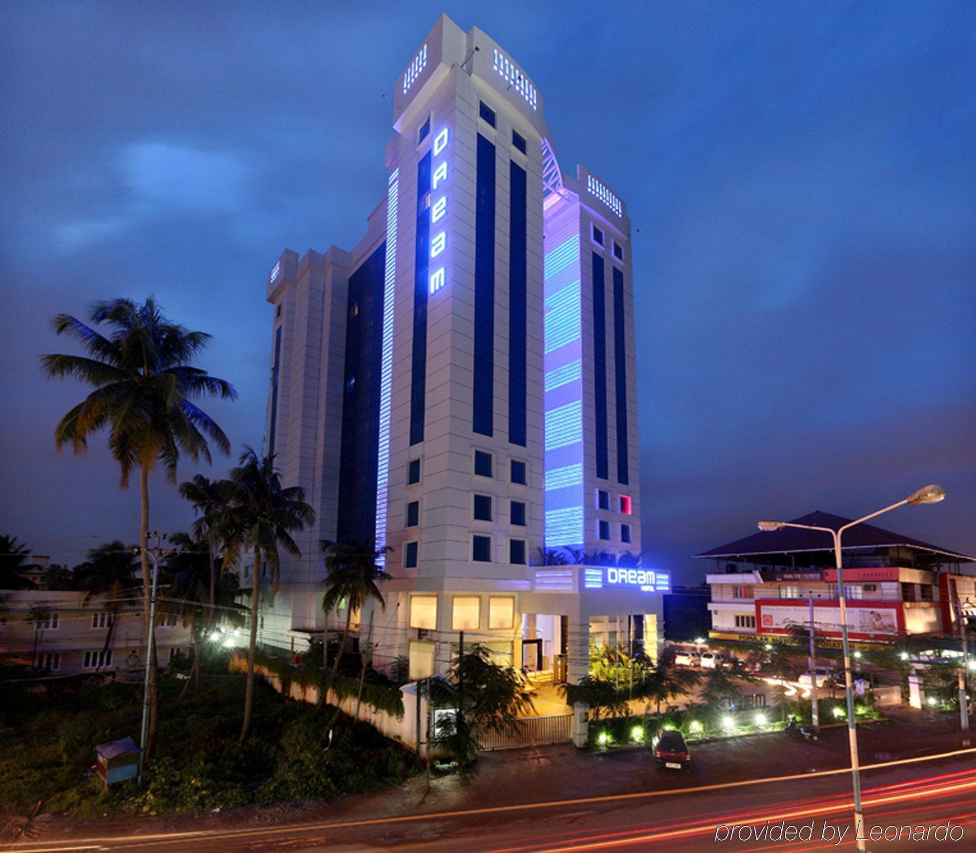 Radisson Blu Kochi Hotel Luaran gambar The Orchid Hotel