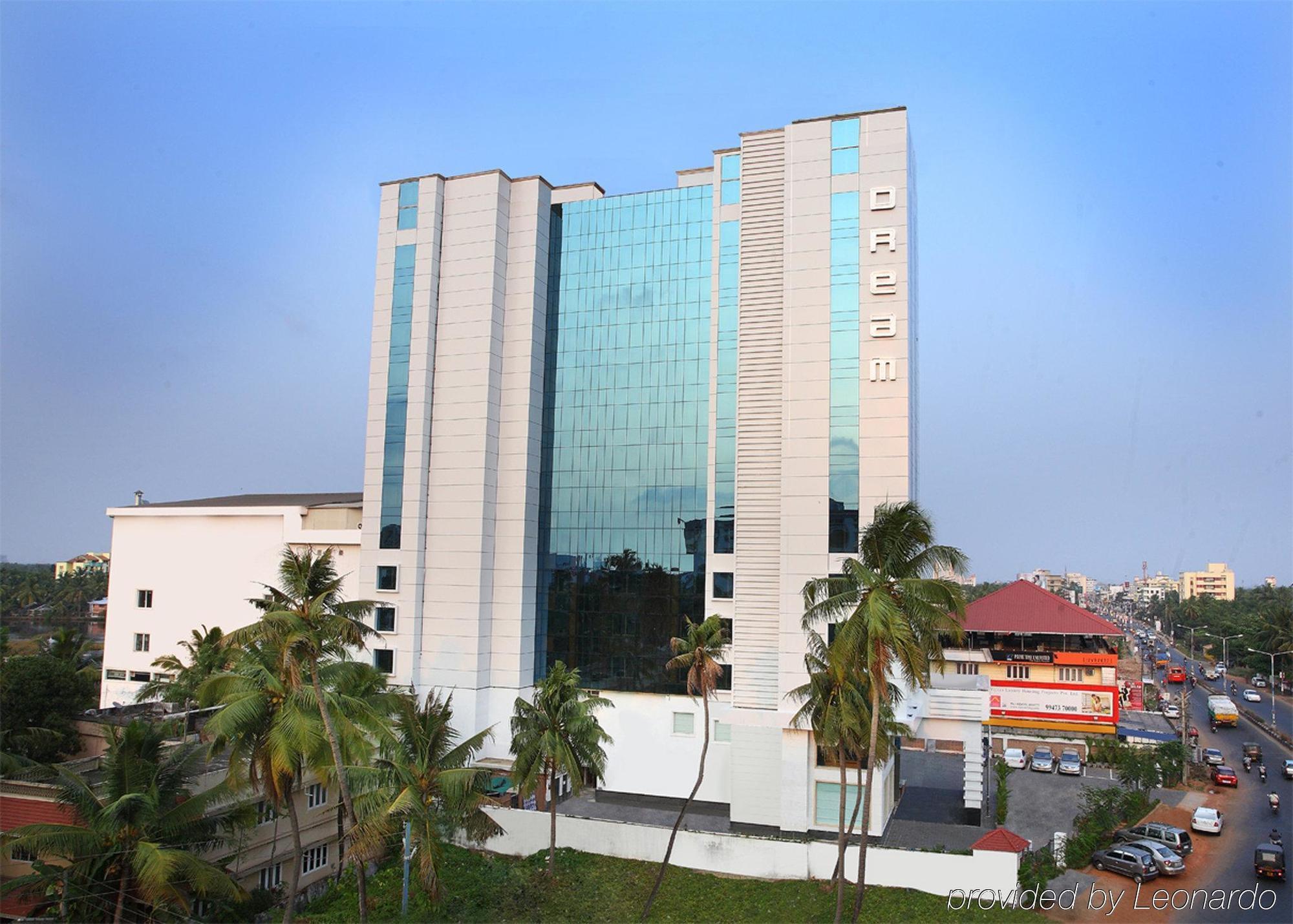 Radisson Blu Kochi Hotel Luaran gambar The hotel in 2011
