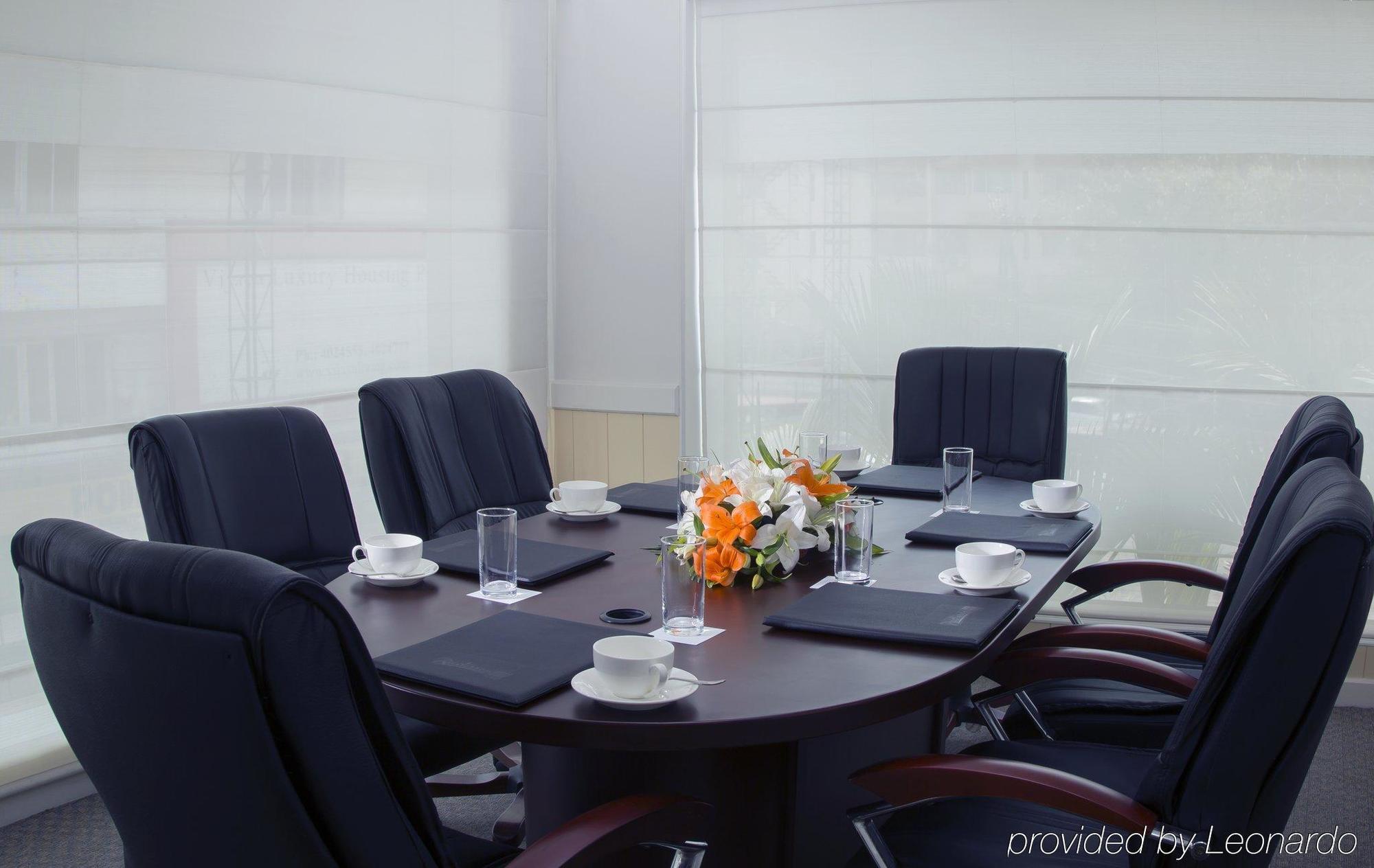 Radisson Blu Kochi Hotel Luaran gambar Boardroom