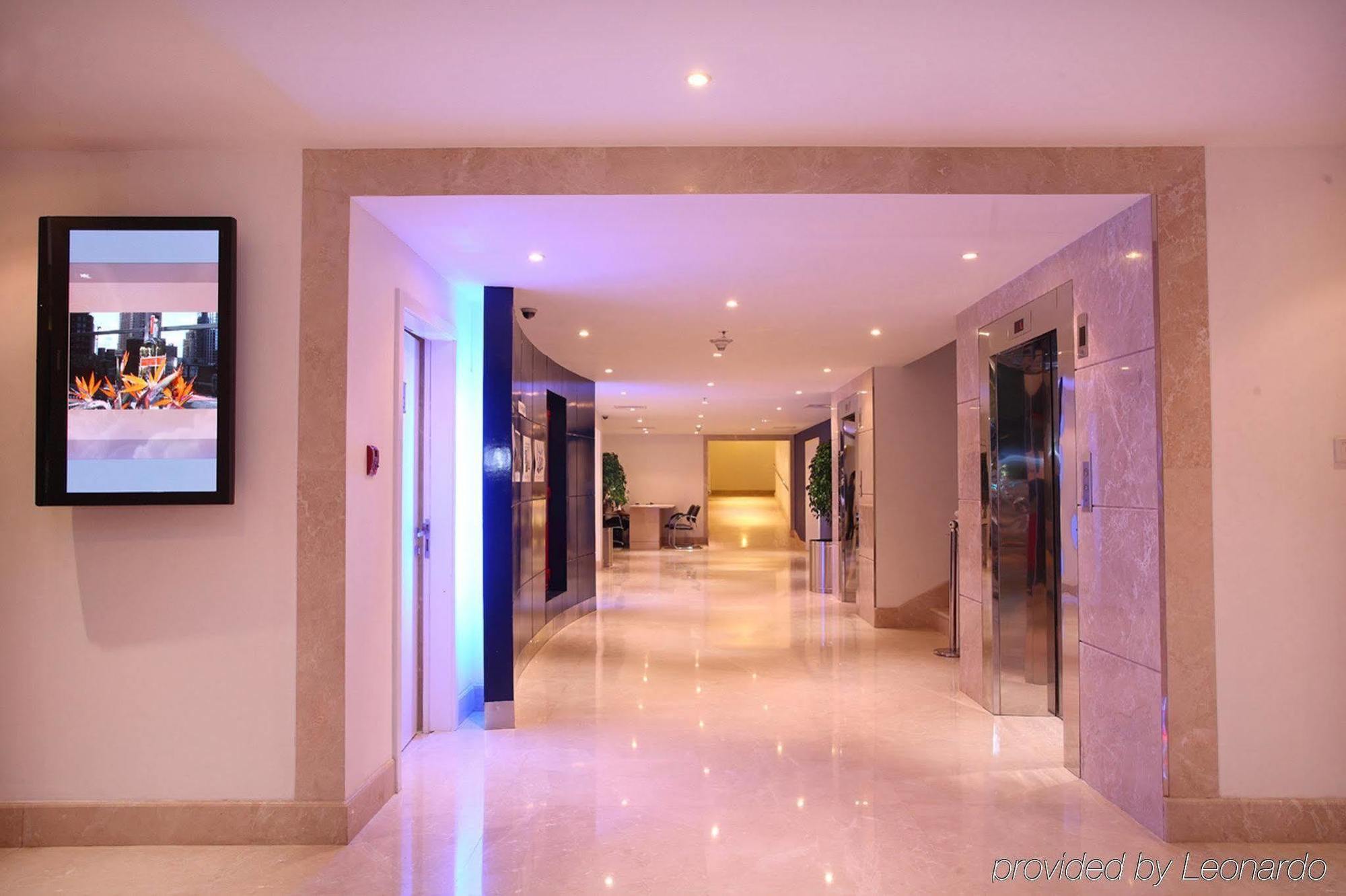 Radisson Blu Kochi Hotel Luaran gambar The elevators