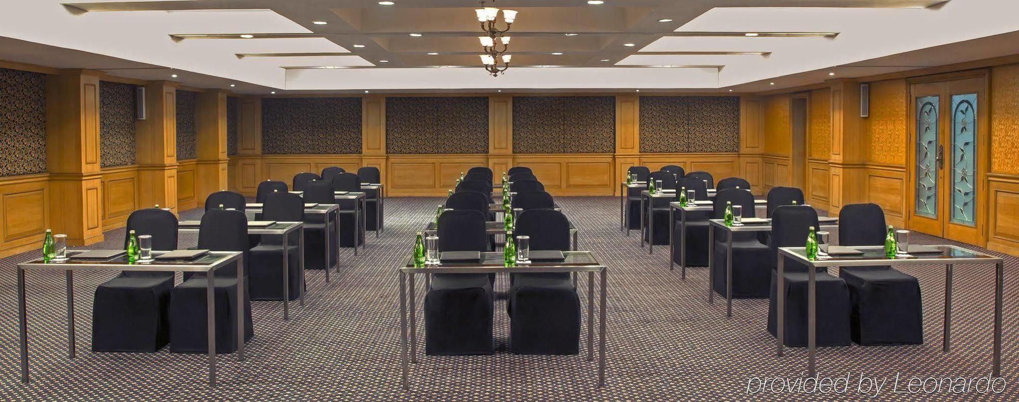 Radisson Blu Kochi Hotel Luaran gambar Meeting room