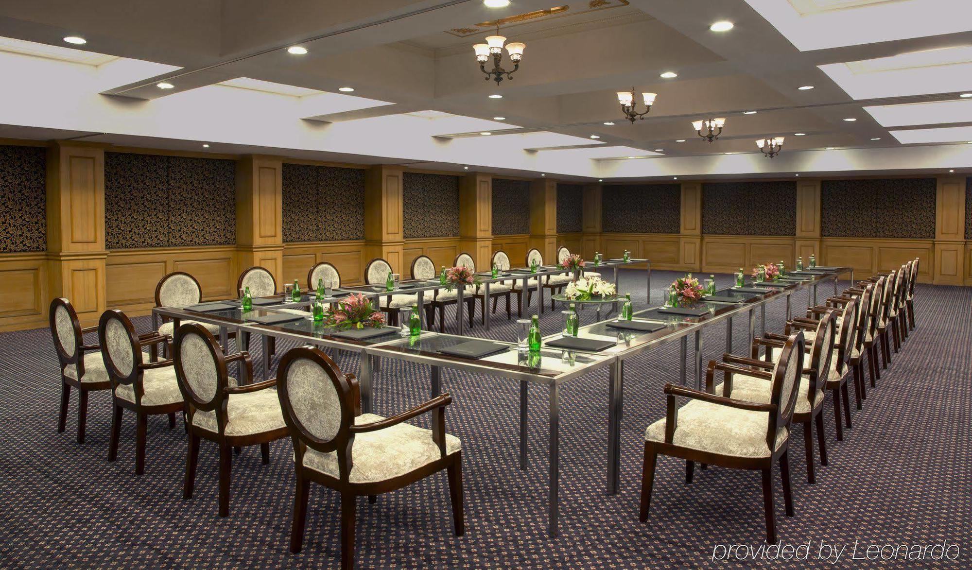 Radisson Blu Kochi Hotel Luaran gambar Meeting room