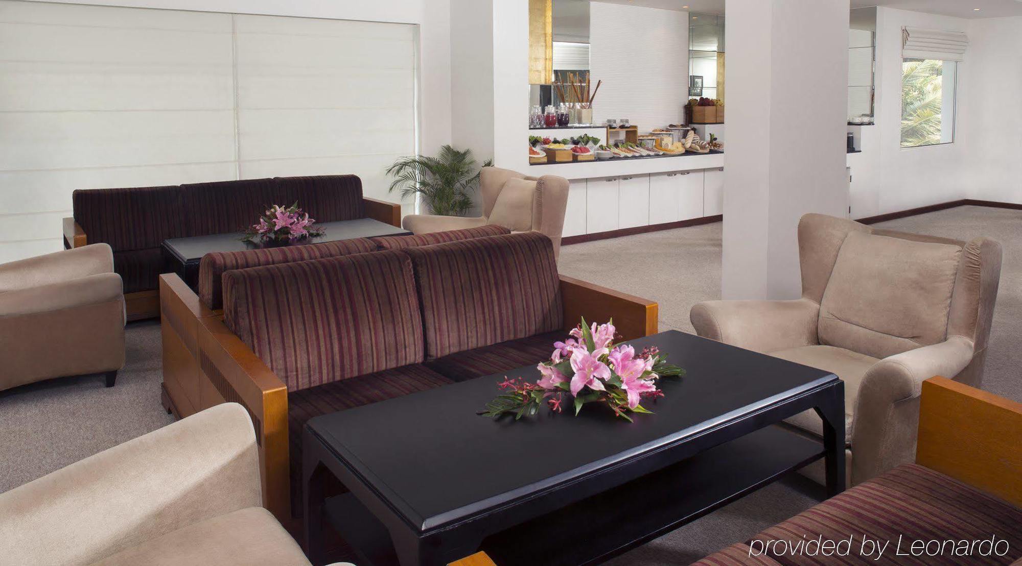 Radisson Blu Kochi Hotel Luaran gambar A 3D rendering of a living room