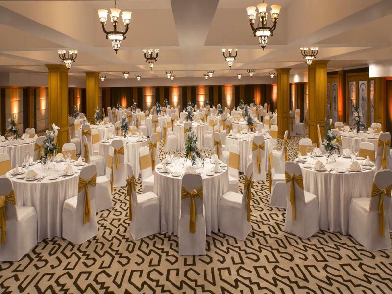 Radisson Blu Kochi Hotel Luaran gambar The ballroom