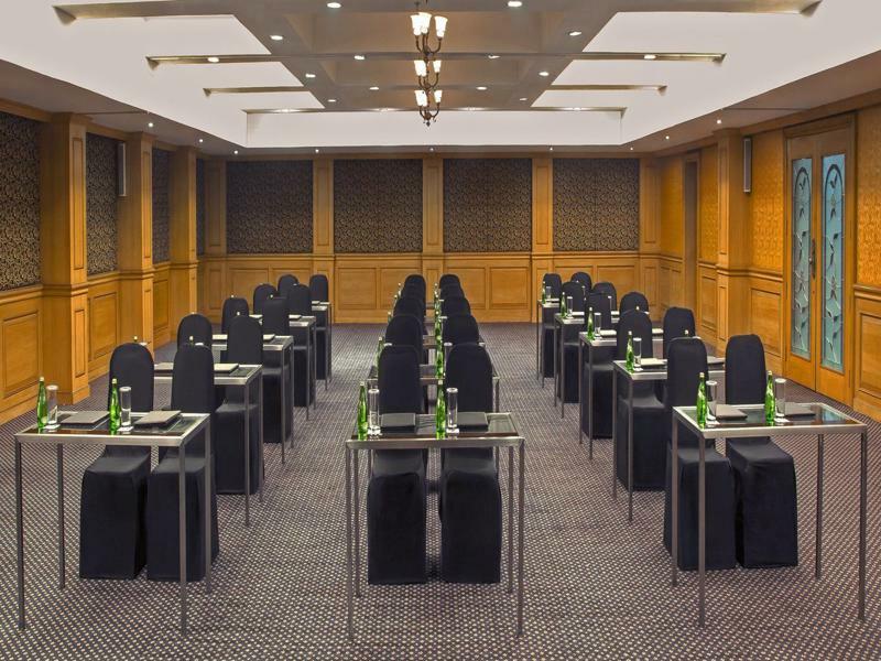 Radisson Blu Kochi Hotel Luaran gambar Meeting room