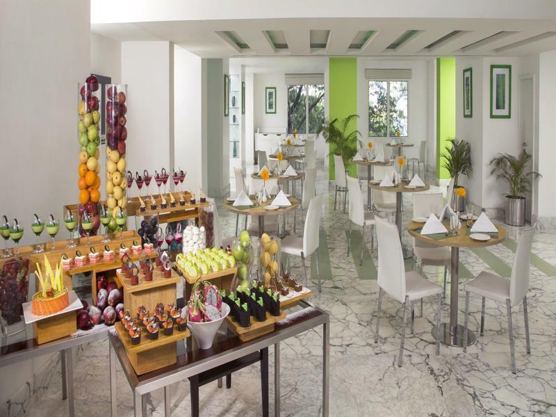 Radisson Blu Kochi Hotel Luaran gambar The restaurant