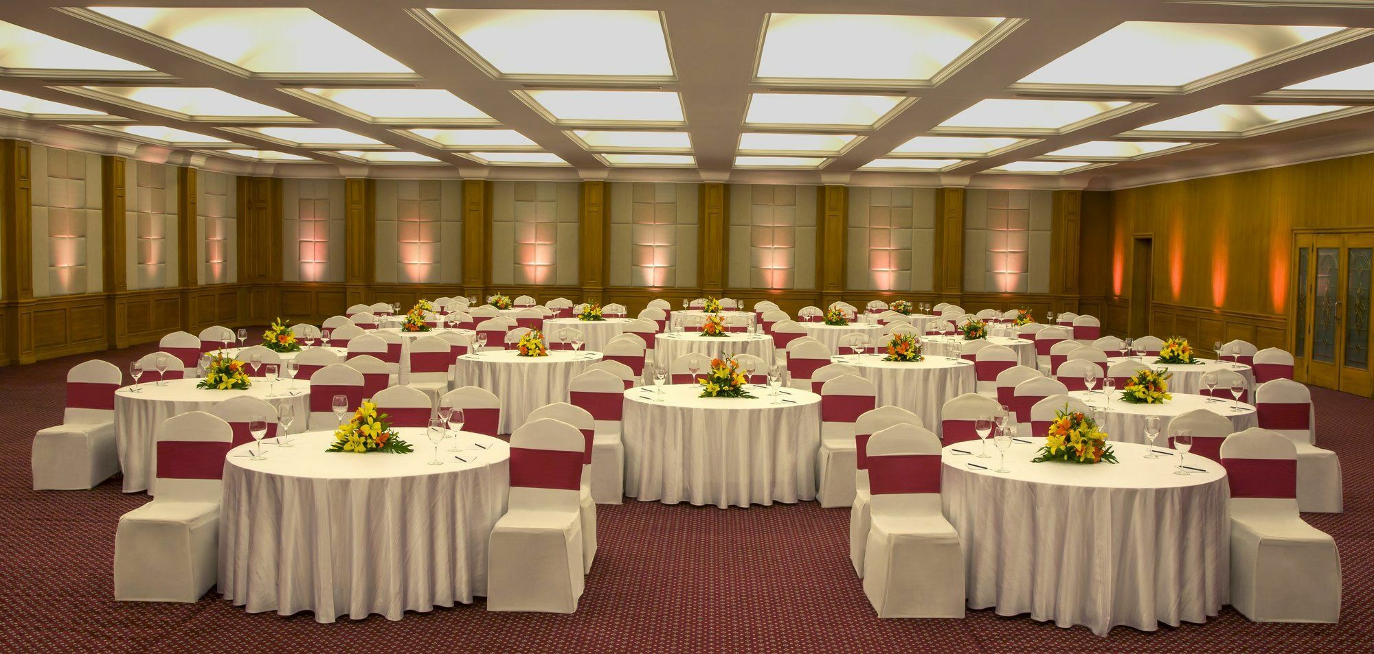 Radisson Blu Kochi Hotel Luaran gambar The Grand Ballroom